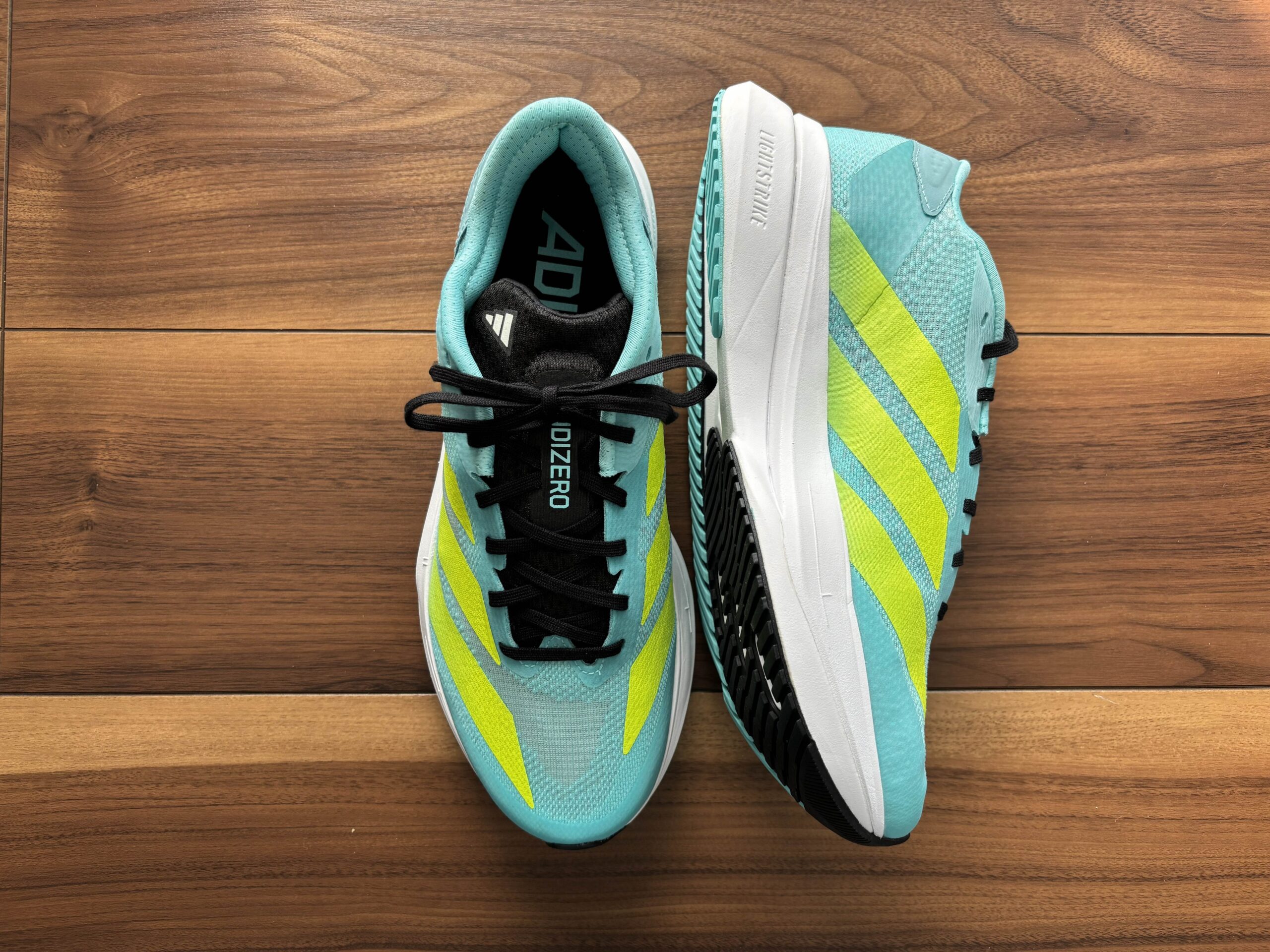 Adizero SL 2 シューズ外観の写真